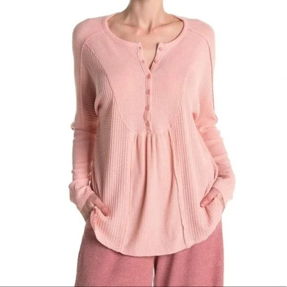 GIBSONLOOK Mixed Rib Waffle Knit Henley In Blush - Picture 1 of 2